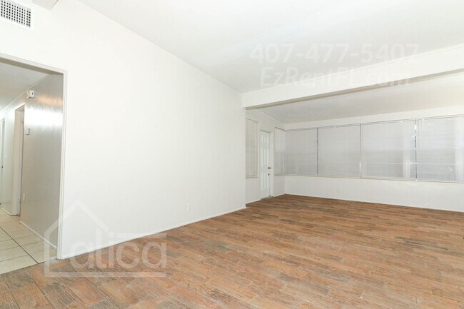 Building Photo - Charming 3/2 with Carport in Sanford
