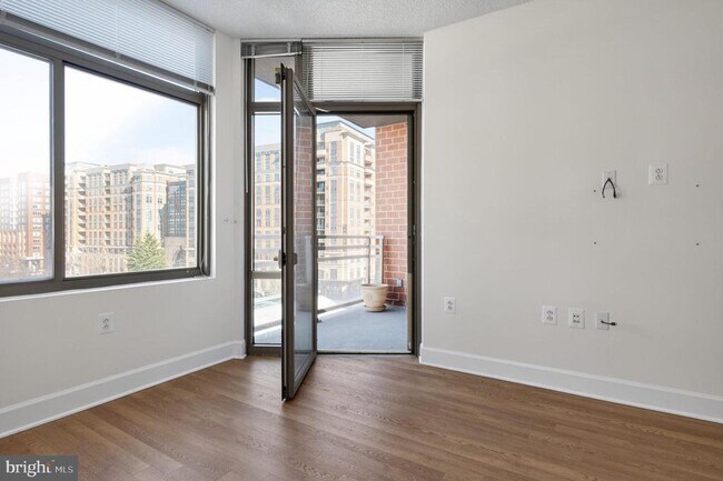 Building Photo - 3600 S Glebe Rd