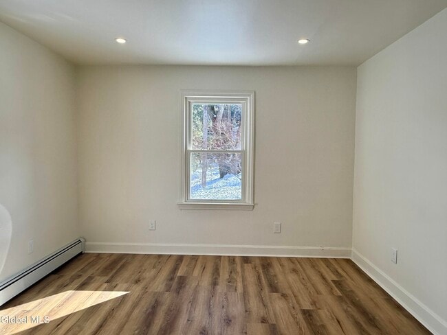 Building Photo - 98 Willow St