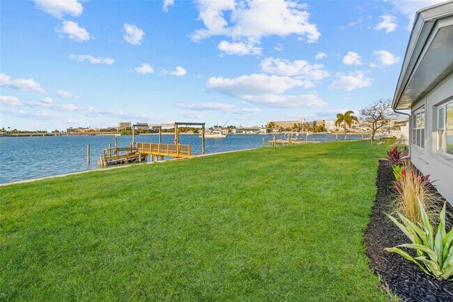 Building Photo - 7160 Shore Dr S