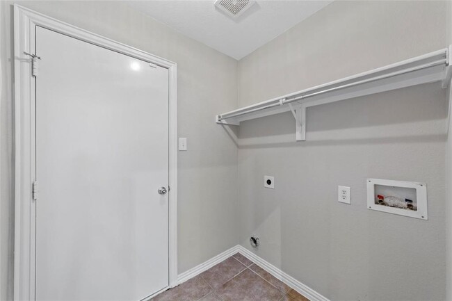 Building Photo - 922 Fulbourne Dr