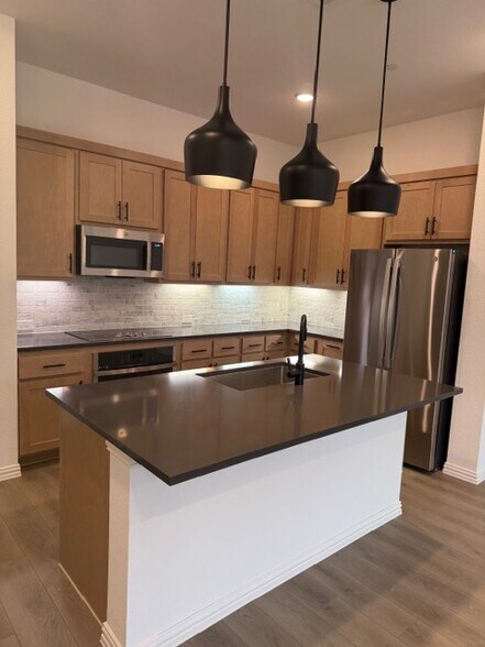 Building Photo - 636 Big Bend Dr