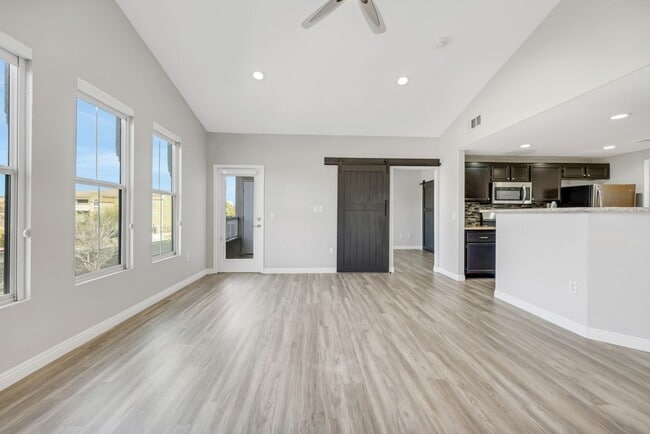 Building Photo - Upgraded Townhouse in Summerlin
