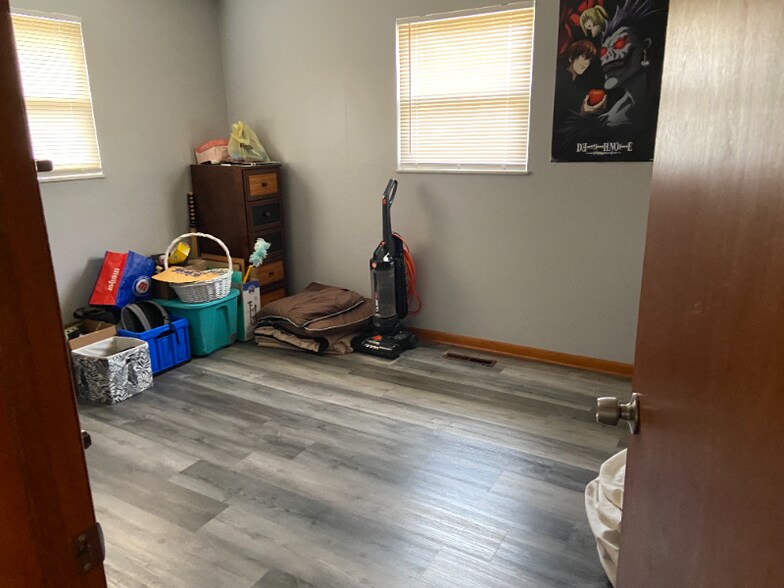 Building Photo - 415 E Staat St