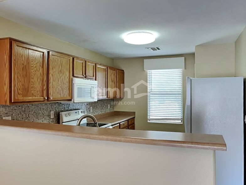 Building Photo - 16425 N 113th Dr