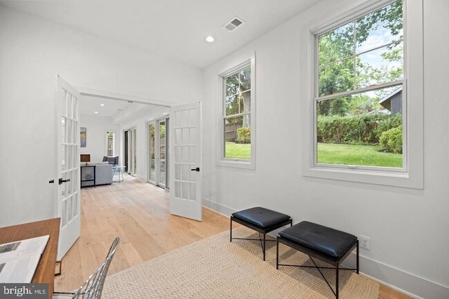 Building Photo - 8609 Woodbrook Ln
