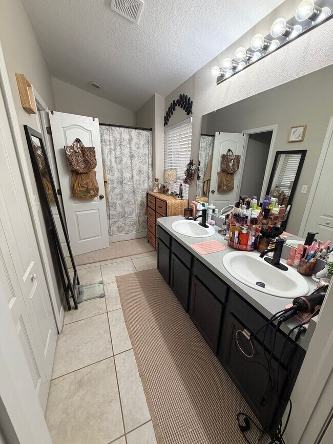 Building Photo - Upgraded Gated-Community Rental Private Balcony & Resort-Style Amenities