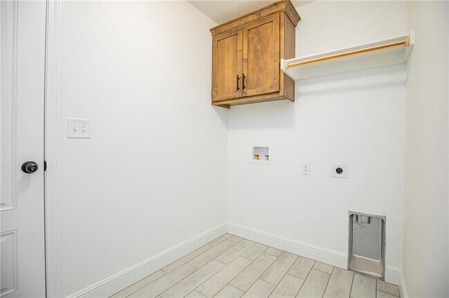 Building Photo - 400 Manfield Ave