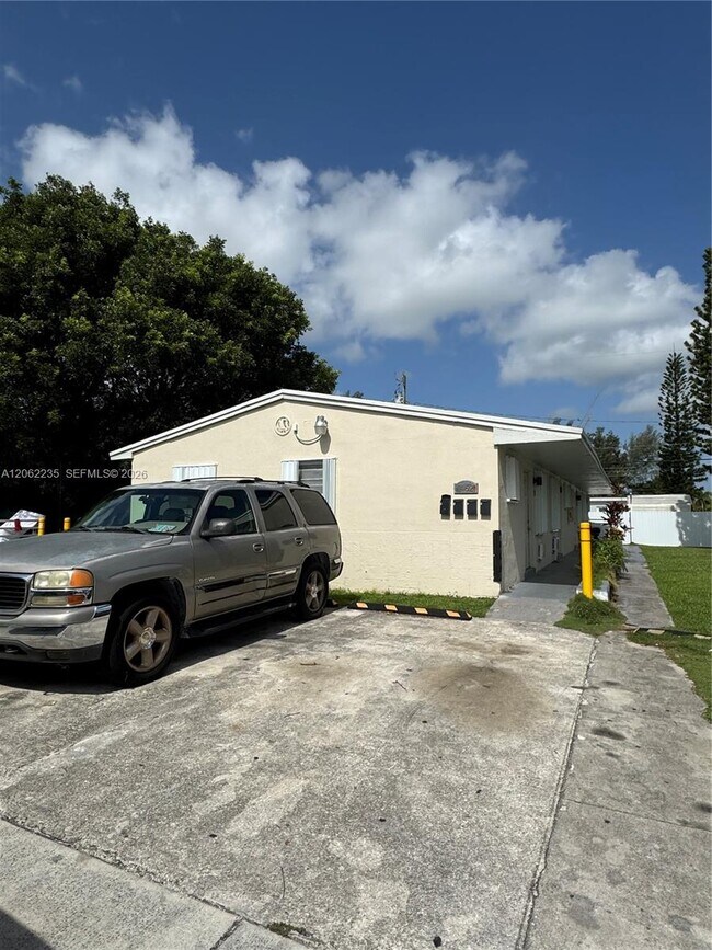 Building Photo - 1462 NW 2nd Ave