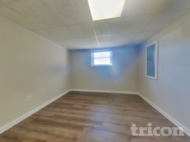 Building Photo - 9300 Overlook Cir