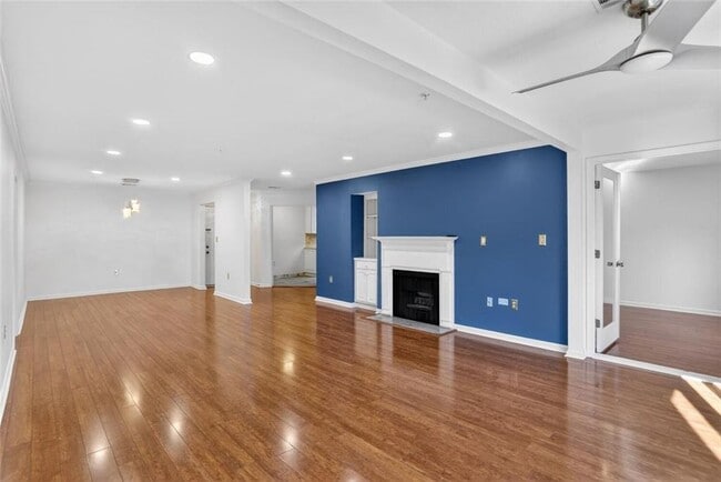 Building Photo - 27207 Plantation Dr NE