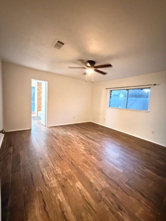 Building Photo - 22119 Manor Estates Dr