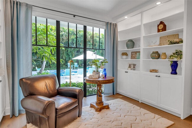 Building Photo - 450 N Swinton Ave