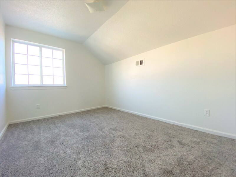 Building Photo - 925 Belvoir Dr