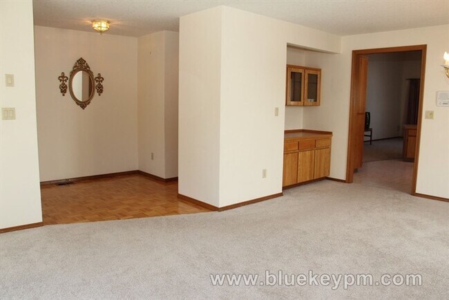 Building Photo - 3 Bed 1.5 Baths Home in East Cascade Park