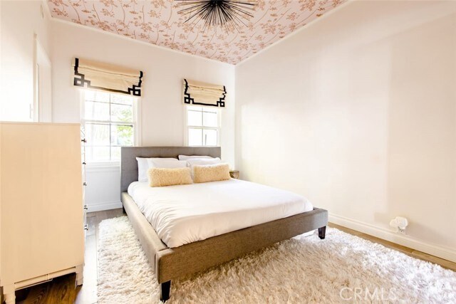 Building Photo - 1514 Sunset Plaza Dr