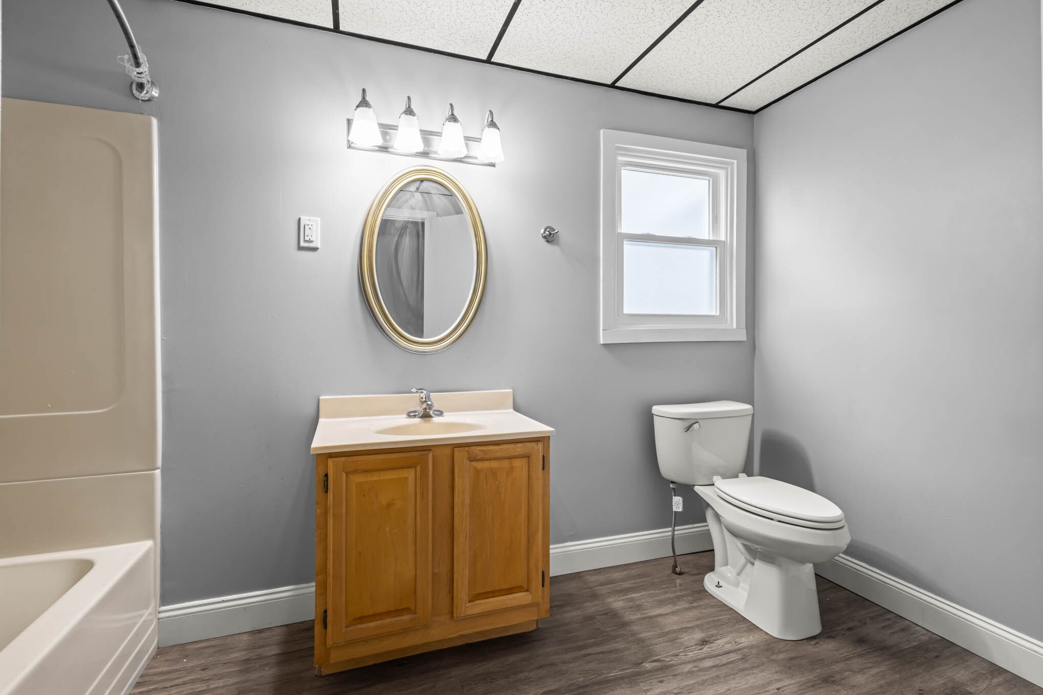 Building Photo - 208 S Swan St