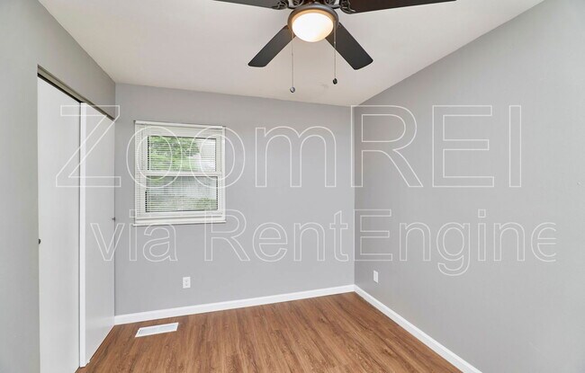 Building Photo - 2400 E Humes Ln
