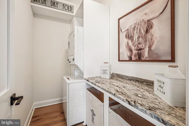 Building Photo - 607 North St