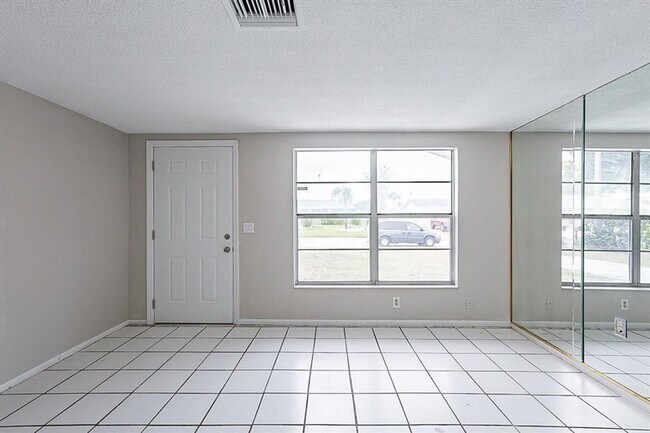 Building Photo - Charming 2BR House in Port Richey