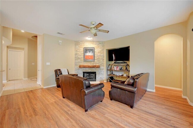 Building Photo - 2605 Tumbling River Dr