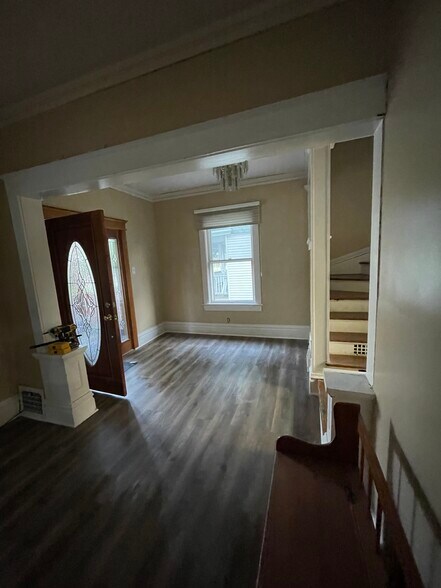 Entry Way - 1017 N Elmwood Ave