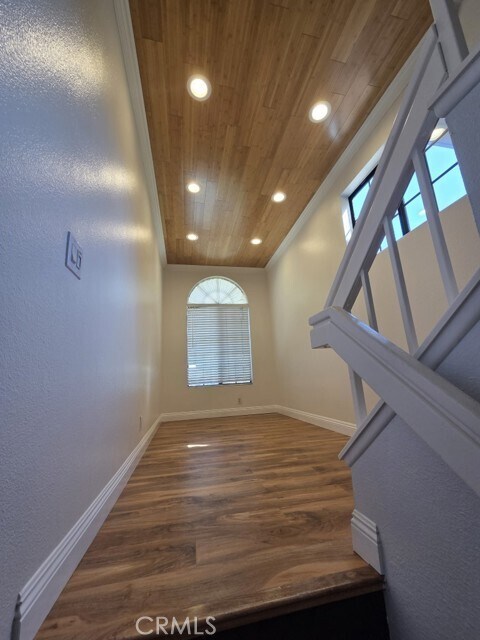 Building Photo - 9 Rock Cliff Pl