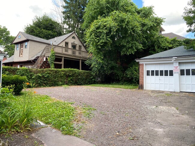 Off-Street Parking - 275 S River St