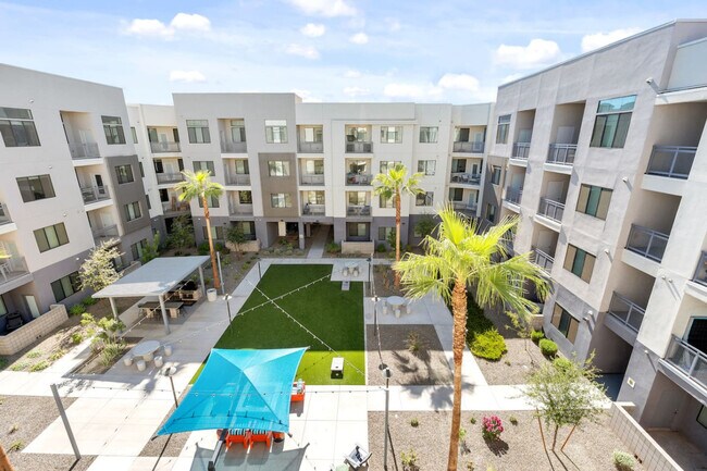 Building Photo - 711 W Broadway Rd