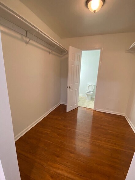 Walk thru closet - 1004 Woodland Vlg