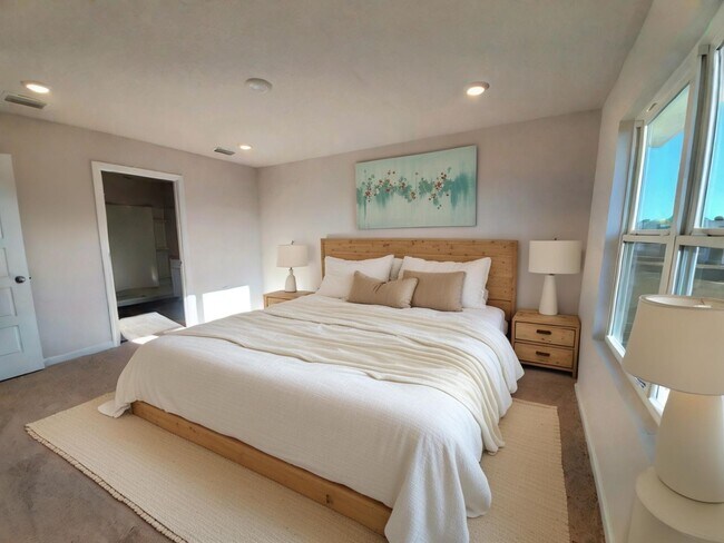 Building Photo - Newer 4 Bedroom, 2 Bath Smart Home located in the perfect location of Pensacola!