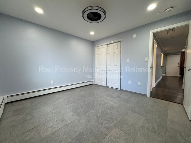 Building Photo - 50 Colonial Dr