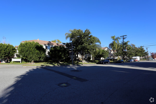 Building Photo - Courtyard Apartments