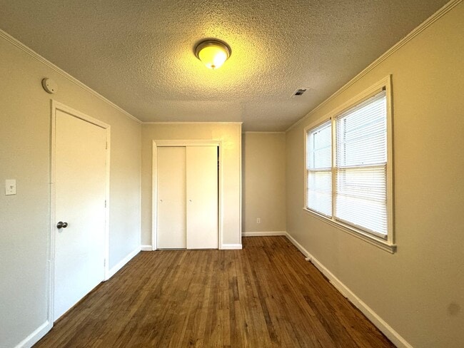 Building Photo - Adorable home !