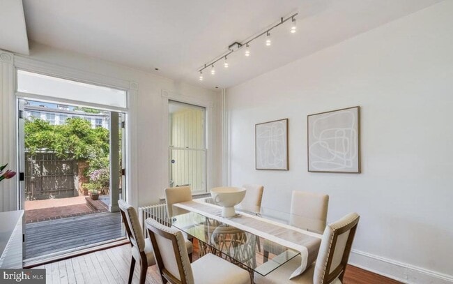 Building Photo - 3021 Dumbarton St NW