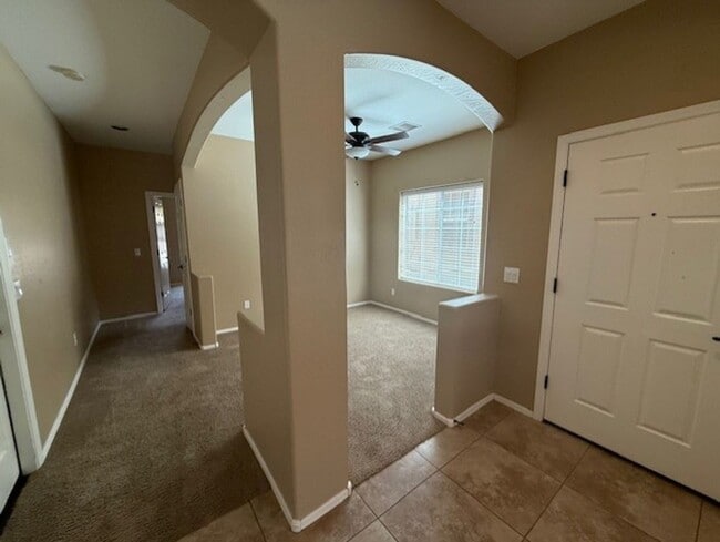 Building Photo - 2 Bedroom 2 Bath in Mountain Gate Contact ...