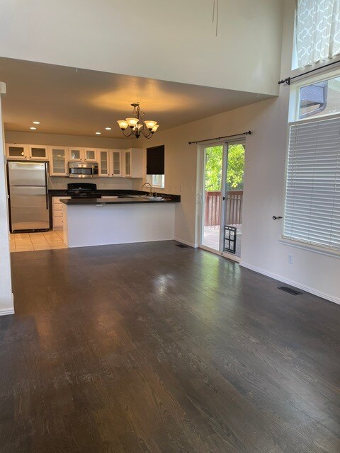 Building Photo - 8745 Snowbird Way