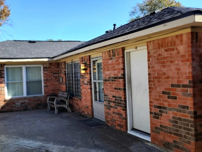 Building Photo - 15414 W Hampton Cir