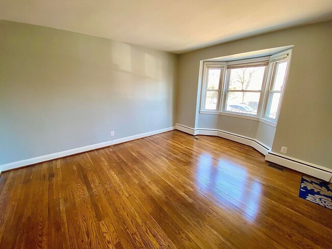 Building Photo - Charming 3 Bedroom/2 Bathroom Townhome with In-Unit Laundry in Ramblewood, MD!