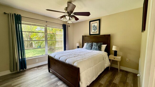 Building Photo - Charming 2/2 Seasonal Rental in Sarasota – Minutes from the Beach! Private Courtyard Included!!