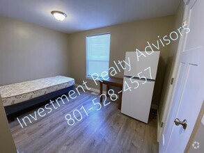 Building Photo - 263-265 S Poplar Ct-D