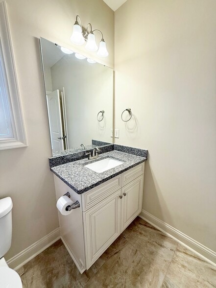 Building Photo - 128 Hallandale Ln