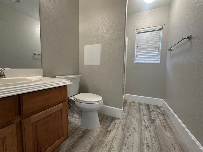 Building Photo - 4 Bedroom Home + Downstairs Office | Move-In Ready