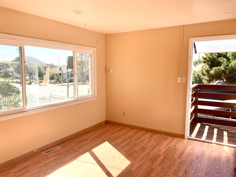 Building Photo - 6815 Moeser Ln