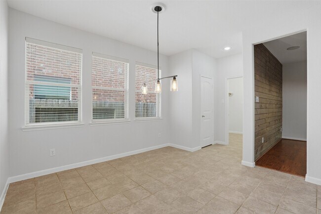 Building Photo - 11126 Celano Dr