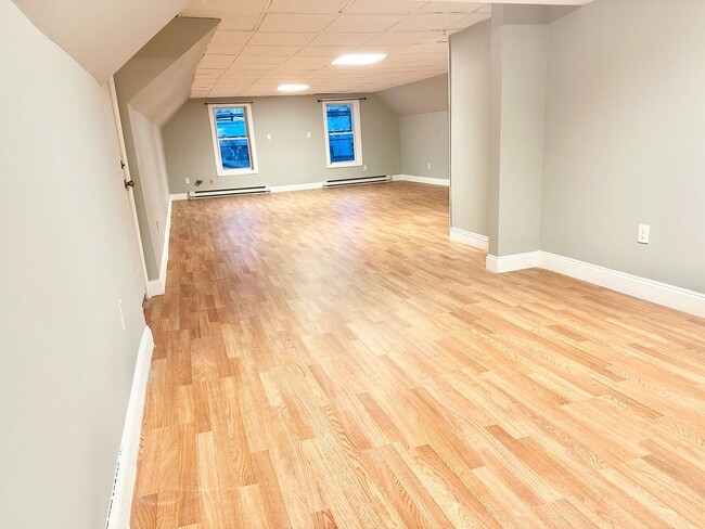 Building Photo - 669 Forest Ave