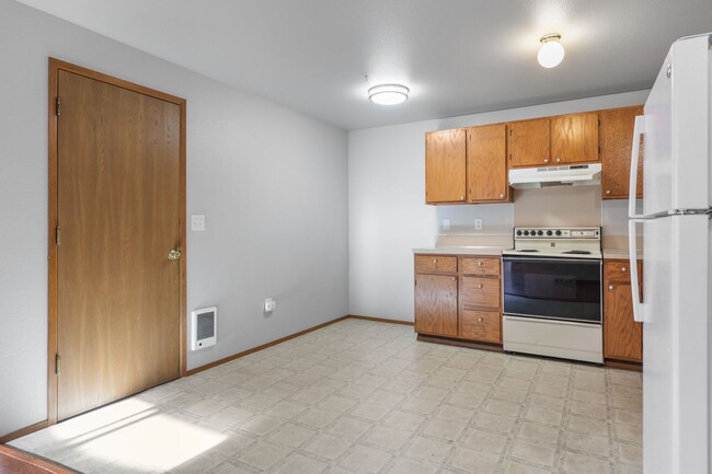 Building Photo - Move in Ready! Rambler duplex, 2 bed, 1 ba...