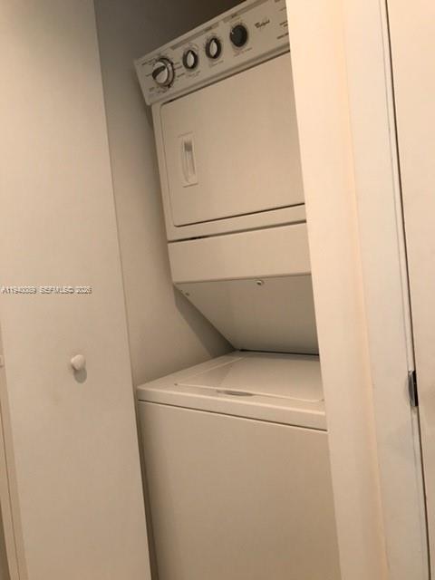 Building Photo - 475 Brickell Ave