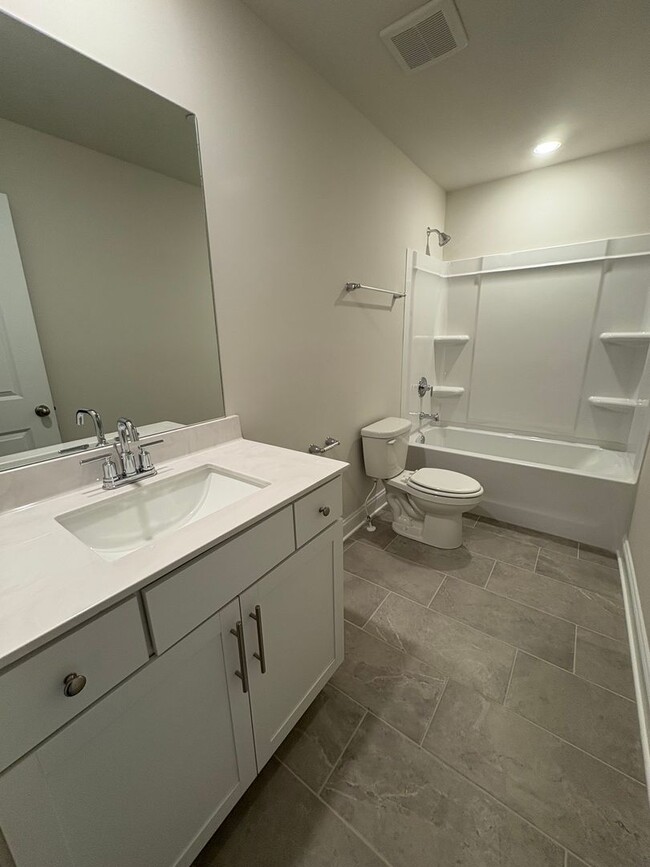 Building Photo - Brand New 3 Bedroom Gallatin Townhome