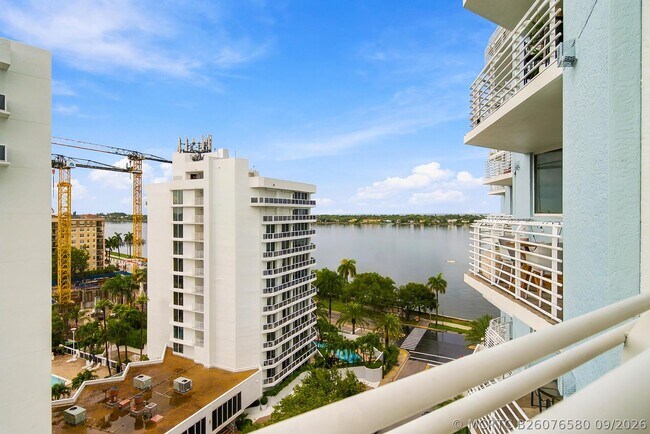 Building Photo - 1551 N Flagler Dr
